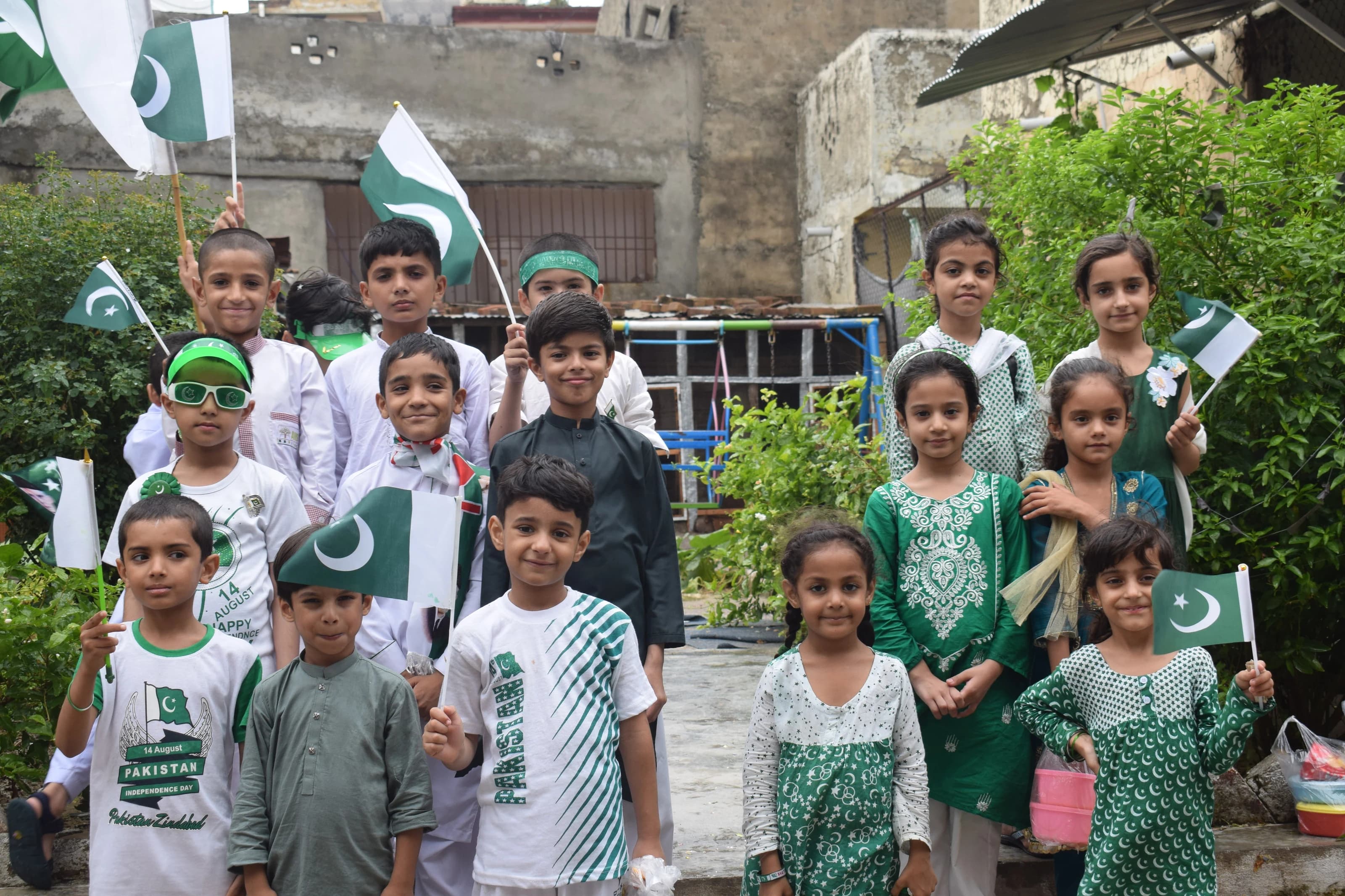 Students celebrating Pakistan Independence Day
