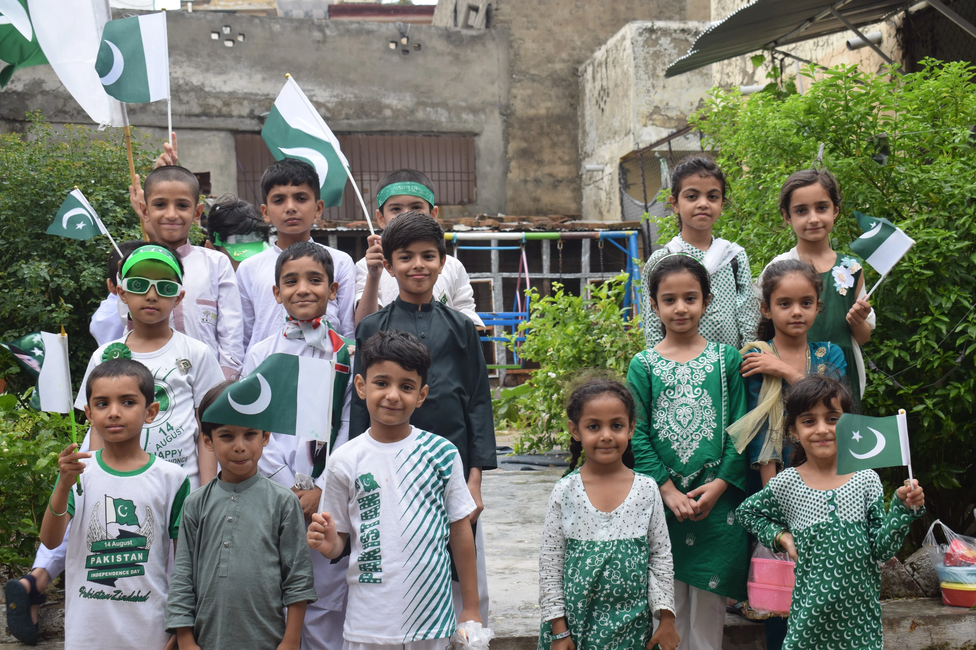 Students celebrating Pakistan Independence Day